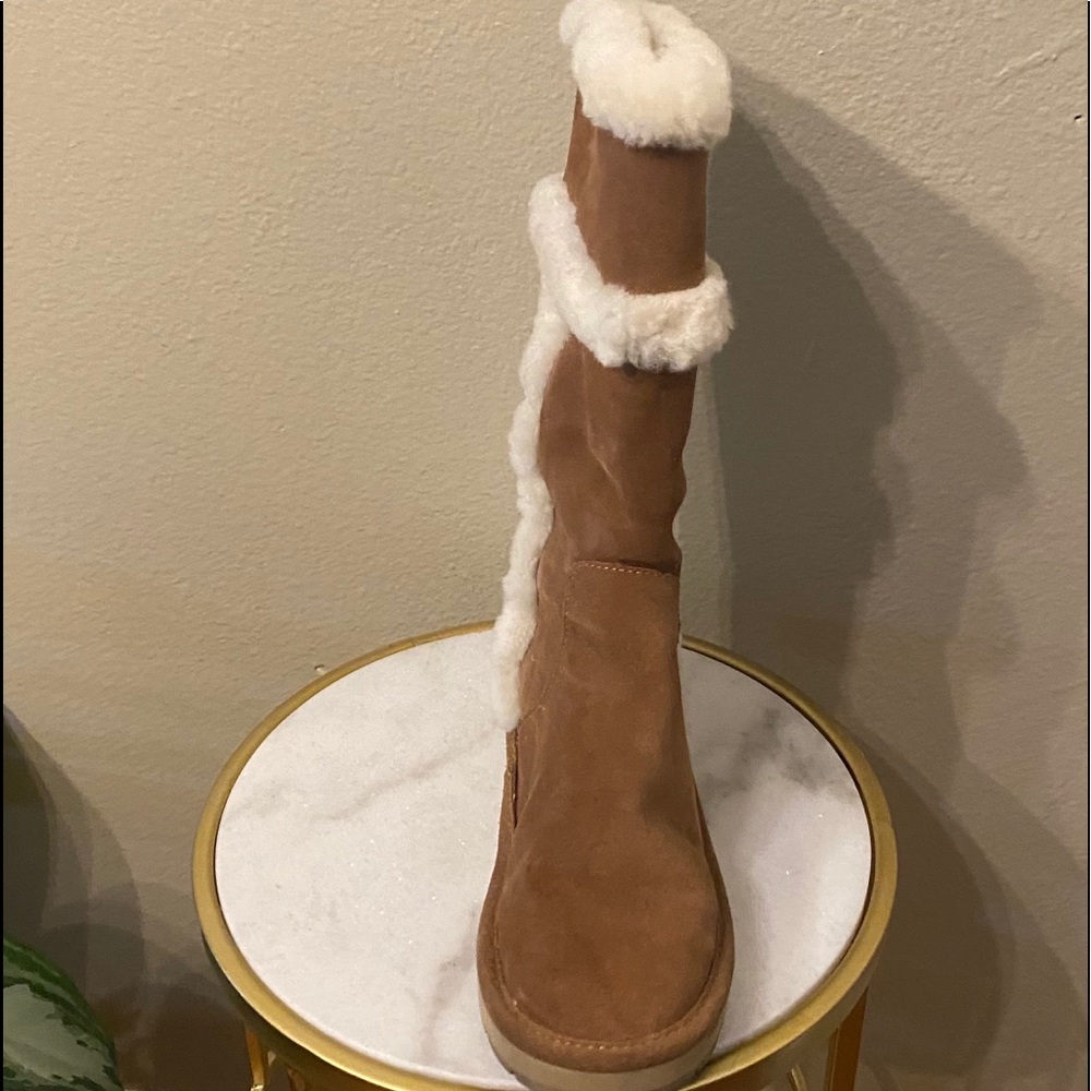 Boots - Picture 2 of 5